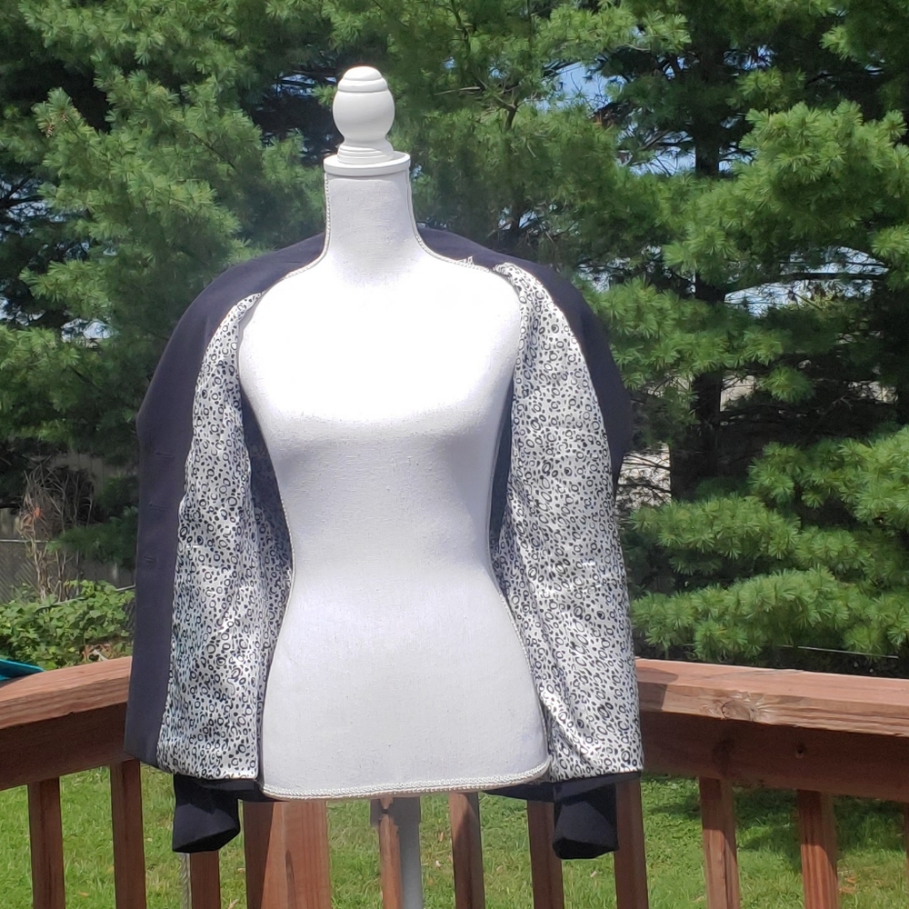 Tahari black blazer 3 button 12 petite - Picture 6 of 11